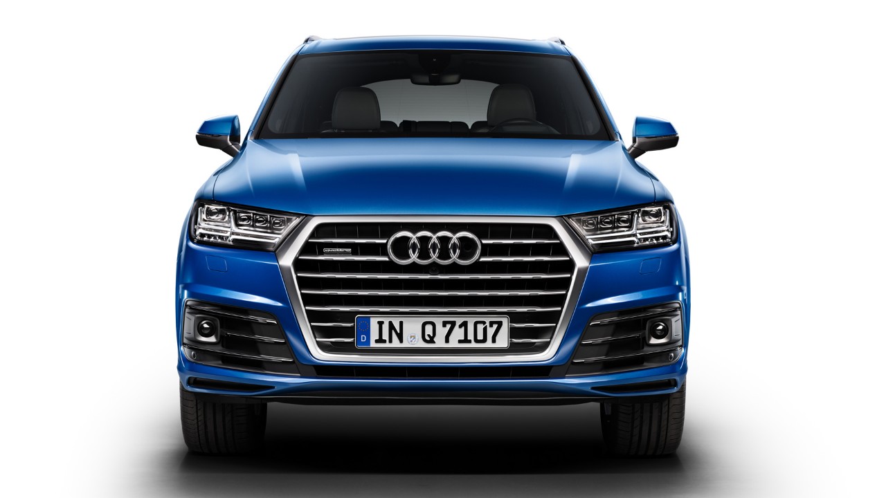 2015-Audi-Q7-front